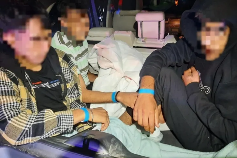 Mittenwald - Mehrere Migranten im Auto - Schleuser festgenommen 