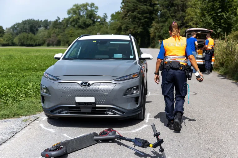 Goldach SG – Kollision zwischen einem E-Scooter und einem Auto