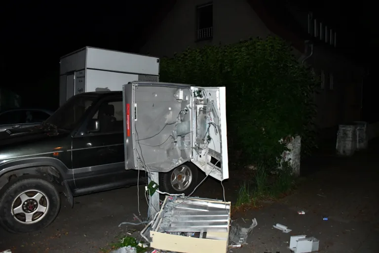 Aachen – Ermittlungen nach Sprengungen von Zigarettenautomaten