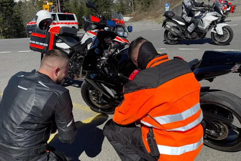 Kanton Schwyz -Töffkontrollen zum Saisonstart durch die Polizei
