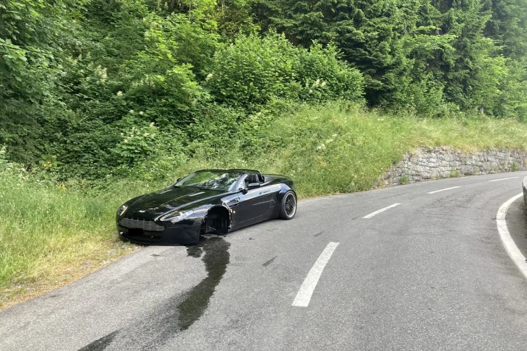 Verkehrsunfall in Linthal GL - Zwei Fahrzeuge stark beschädigt 