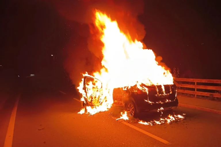 Wenns T – Fahrzeug in Brand