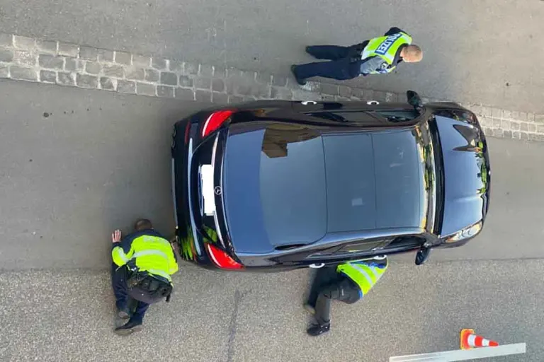 Basel - Polizei schnappt zwei Autoposer!