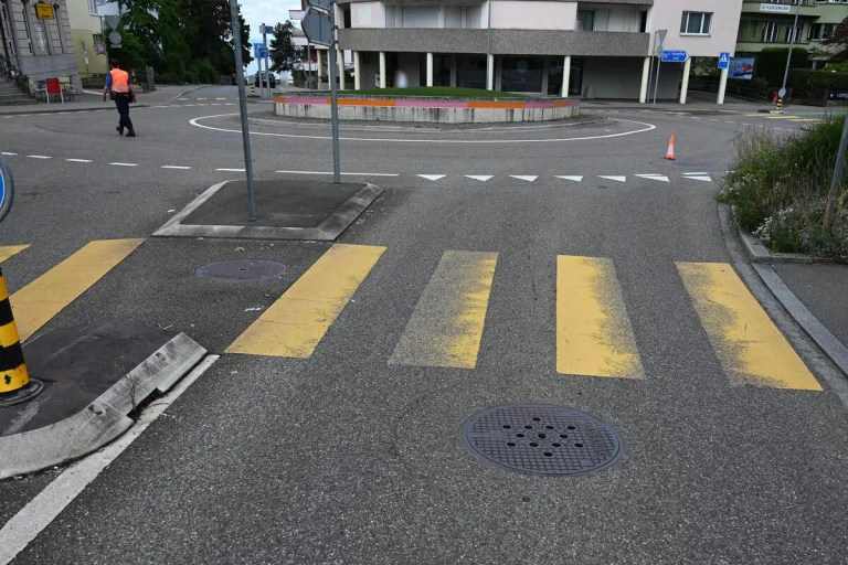 Rorschach SG - Velofahrer bei Unfall über Motorhaube geschleudert