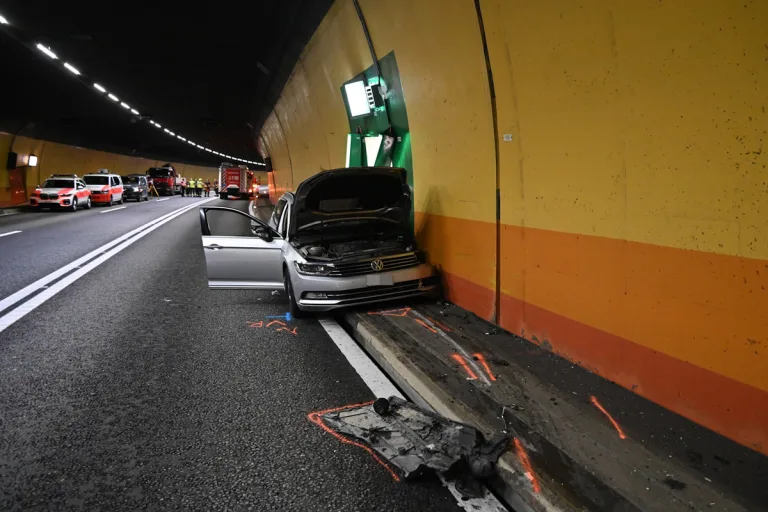 Thusis GR – Vier Fahrzeuge kollidieren im Crapteigtunnel