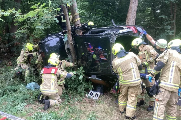 Berlin – Autofahrer bei Unfall lebensgefährlich verletzt