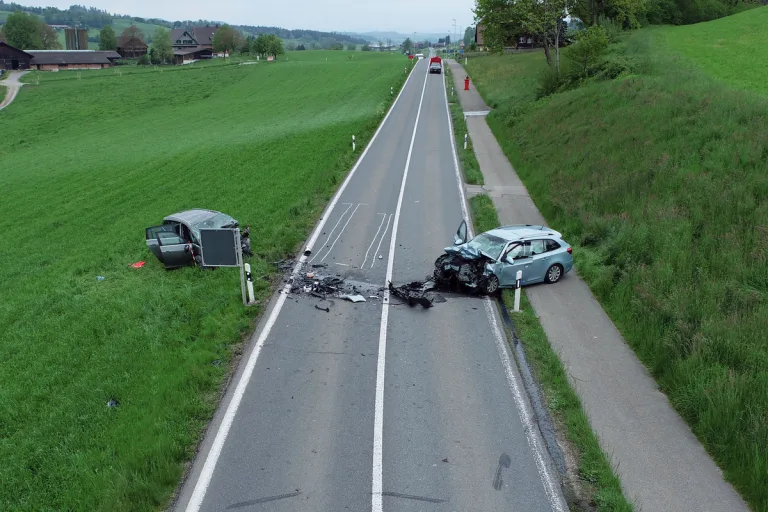 Ruswil LU - Heftiger Unfall mit vier Verletzten