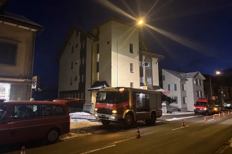 Oberuzwil SG – Kerze löst Brand in Mehrfamilienhaus aus