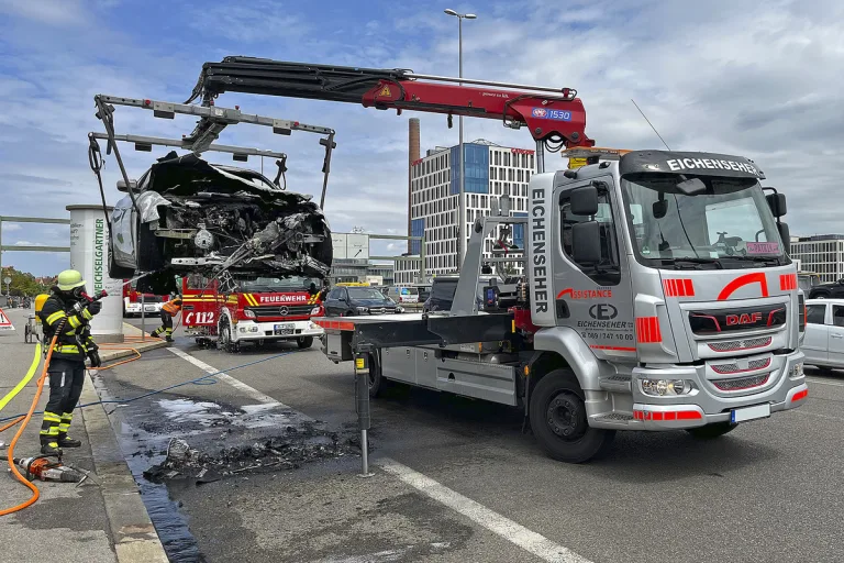 Donnersbergerbrücke BY - Maserati in Brand 