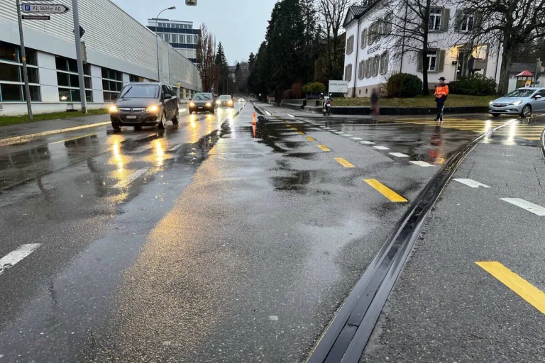 Uzwil SG - Motorradfahrer bei Unfall verletzt