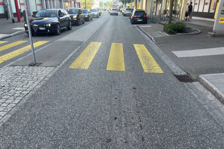 Rapperswil-Jona SG - Fussgängerin auf einem Fussgängerstreifen angefahren