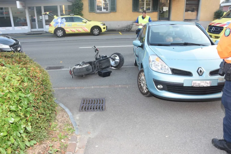  Rapperswil-Jona SG - Verkehrsunfall zwischen Leichtmotorfahrrad und Auto