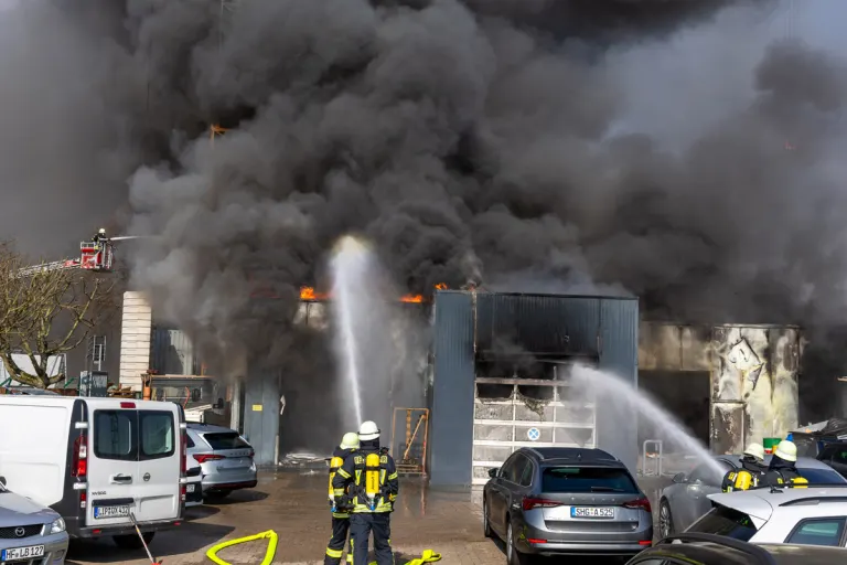 Porta Westfalica – Großbrand zerstört Kfz-Werkstatt