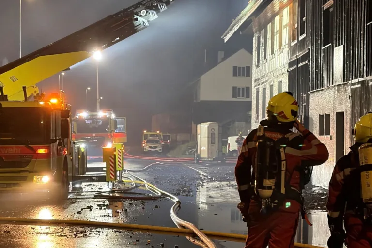 Sünikon ZH – Hoher Schaden nach Brand in Gewerbeliegenschaft