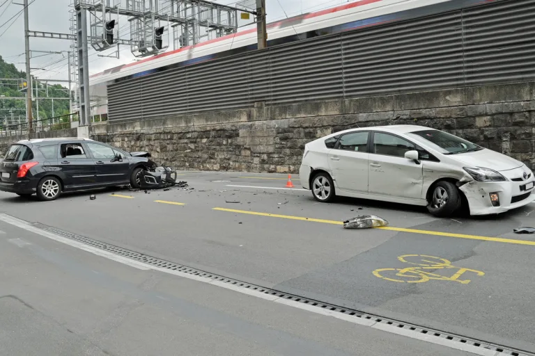 Stadt Luzern – Seitlich-frontaler Unfall sorgt für Stau