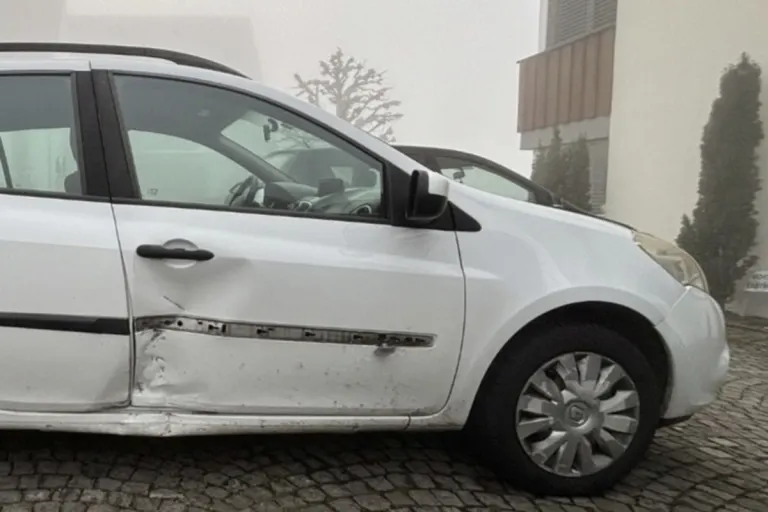 Unfall in Stalden OW – Motorrad prallt in abbiegendes Auto