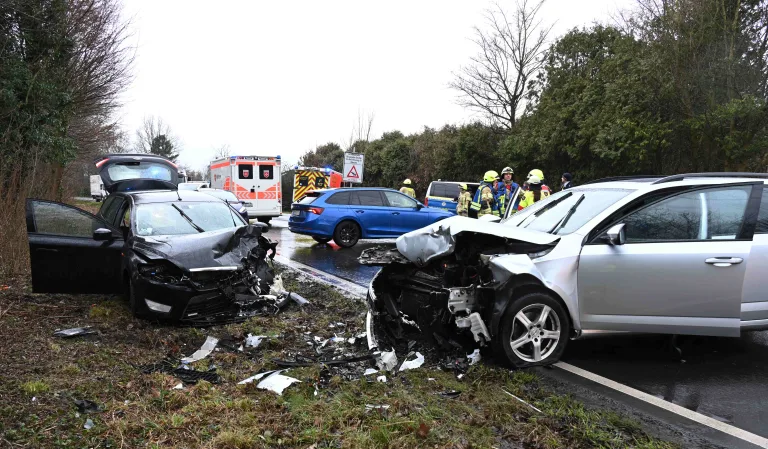 Pulheim: Frontalcrash auf der Landstraße