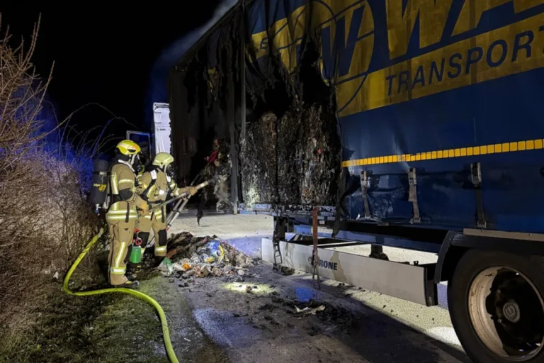 Büddenstedt – Zwei Lkw nahe Kraftwerk in Brand geraten