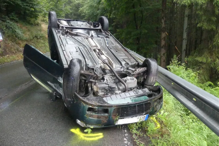 Wiehl – 18-Jährige überschlägt sich mit Auto