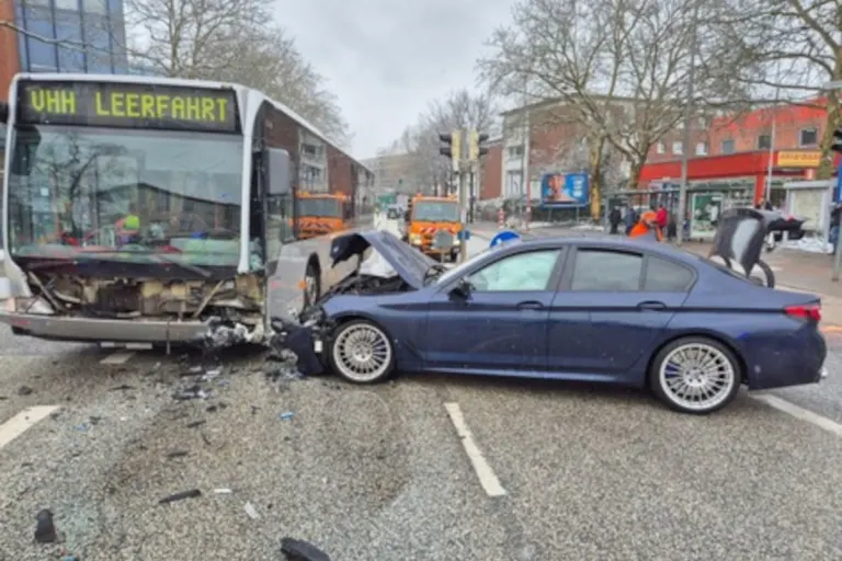 Pinneberg – Sieben Verletzte nach Unfall mit Linienbus