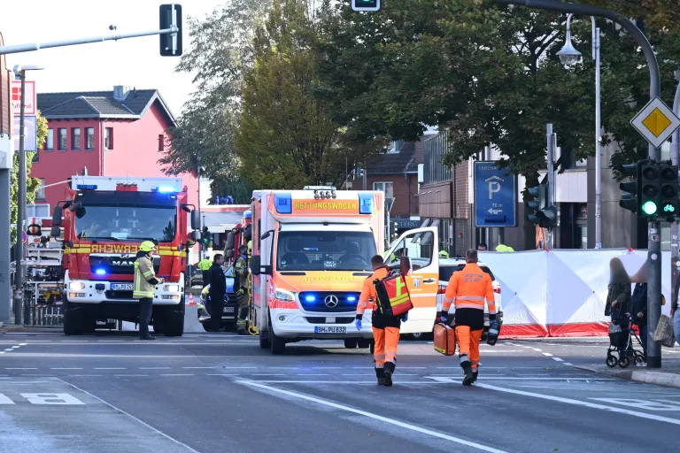 Pulheim – Fußgänger von Auto erfasst und lebensgefährlich verletzt