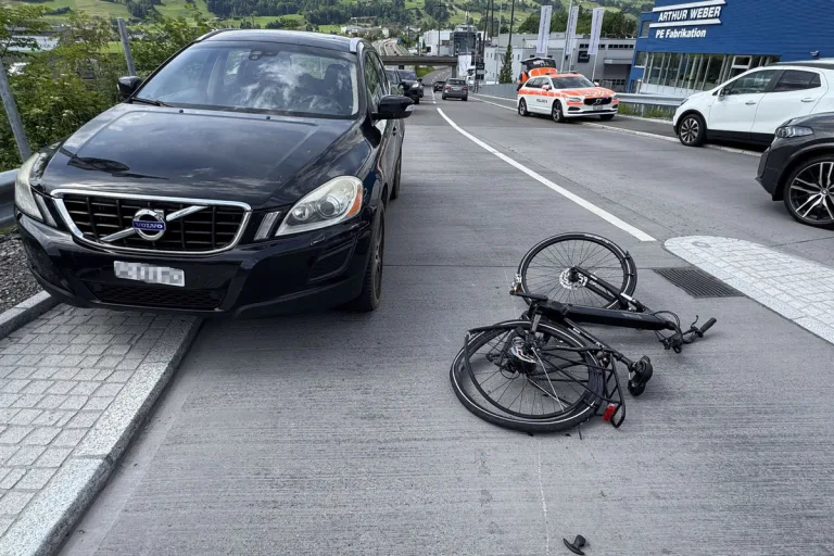 Lachen SZ – E-Bikerin bei Unfall schwer verletzt