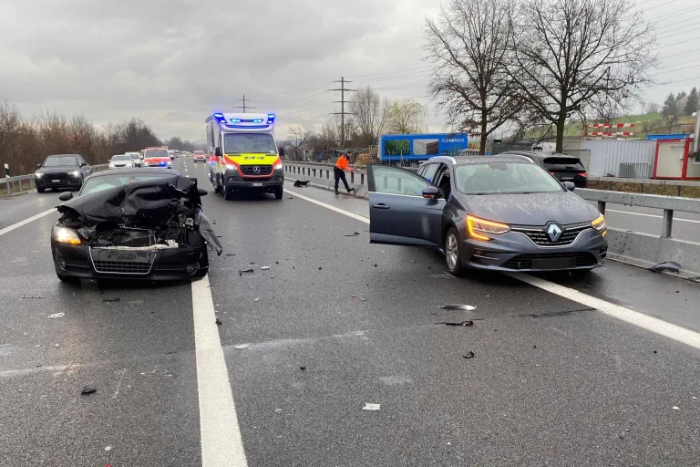 Lindencham ZG, Gisikon LU – Zwei Unfälle und langer Stau auf Autobahn