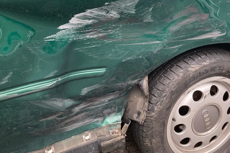 Hagen – Fahrer (83) verursacht Unfall beim Einfahren in Verkehr