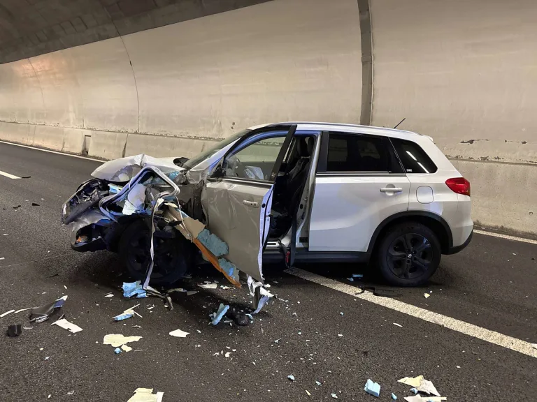 Unfall auf der A3 in Filzbach GL – Auto gerät auf Gegenfahrbahn