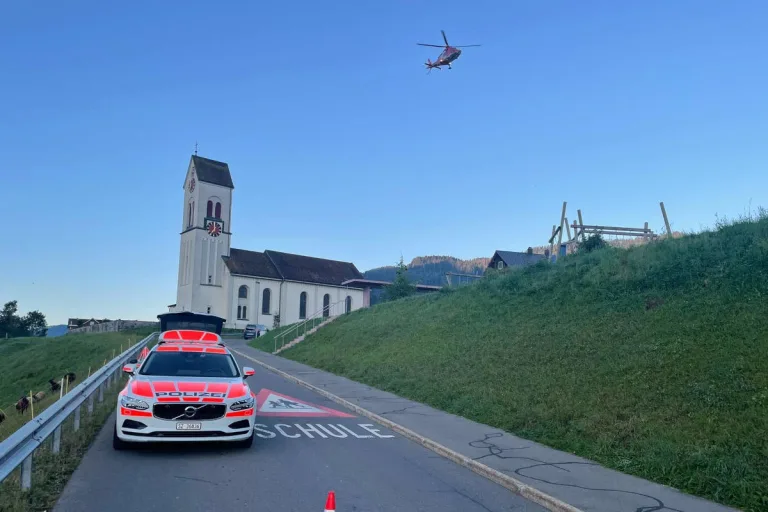 Trachslau SZ – E-Bike-Fahrer bei Kollision erheblich verletzt