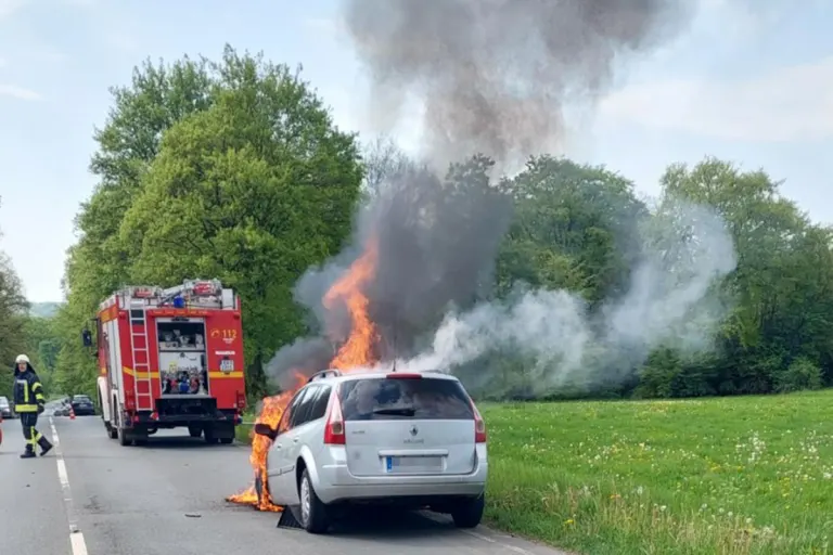 Breckerfeld - Feuerwehr muss brennendes Auto löschen