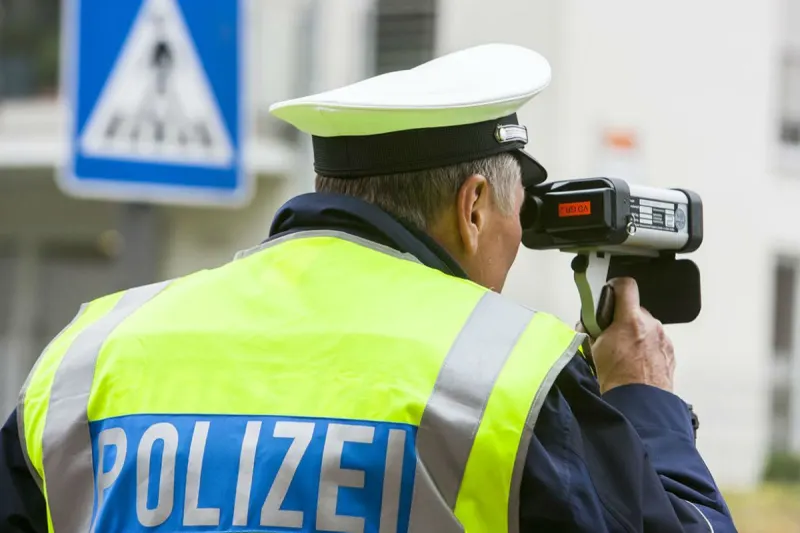 Fehraltorf ZH – Rasender Neulenker aus dem Verkehr gezogen