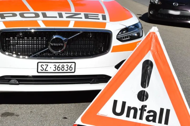 Pfäffikon / Küssnacht SZ - Radfahrer bei Verkehrsunfällen verletzt