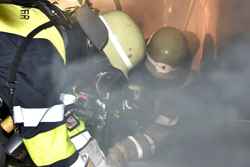 Dörentrup - Vater legt Feuer in Wohnung mit seinen drei Kindern Feuer!