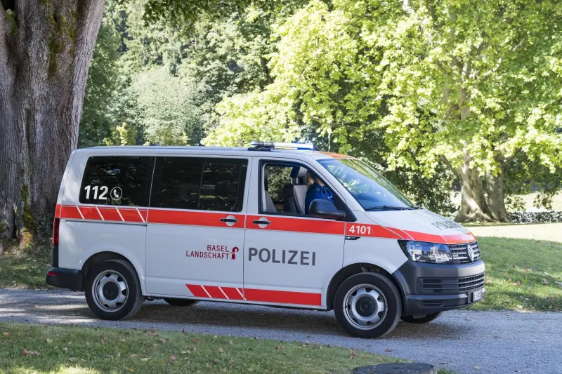 Birsfelden BL - Lastwagen kollidiert beim Anfahren frontal mit Rollstuhl – 80-Jährige  verletzt