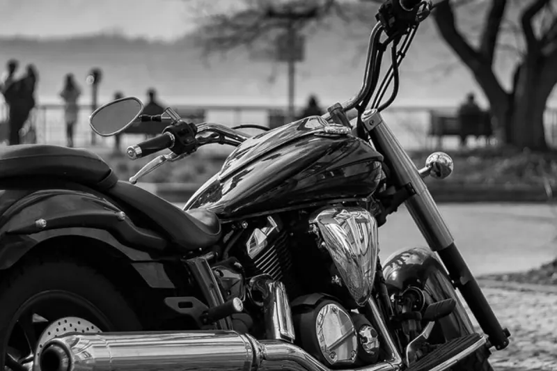 Alland - Motorrad kracht gegen LKW