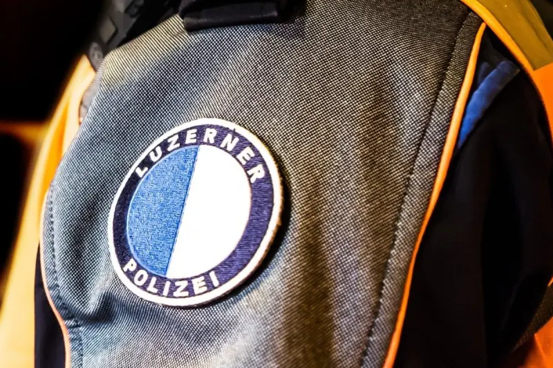 Unfall in Aesch LU – Auto kollidiert mit Fussgänger
