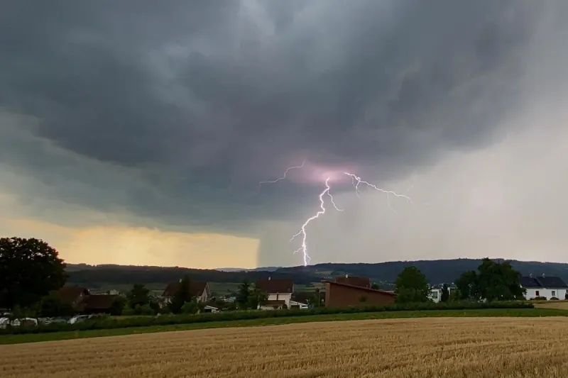 Warnung - Heftige Gewitter besonders heute im Süden und in der Mitte!