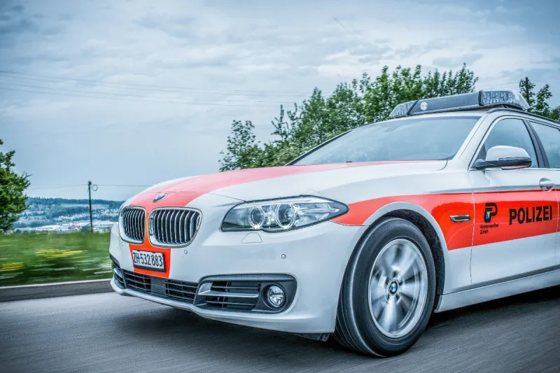 A3 Zürich-Süd ZH – Rückwärtsfahrender Reisecar verursacht Unfall
