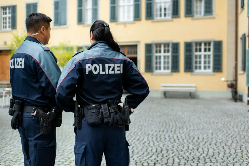 Winterthur ZH - E-Trottinett-Fahrer bei Kollision mit Lieferwagen verletzt