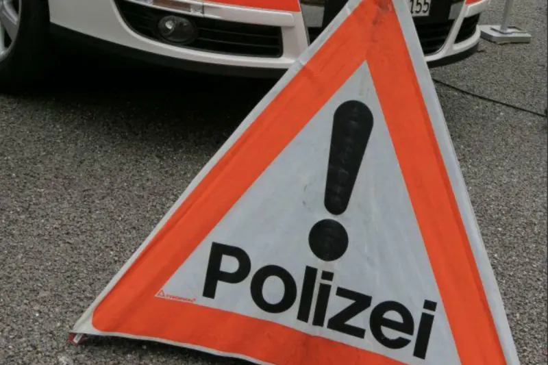 Unfall in Rüti bei Riggisberg BE – Auto prallt gegen Schopf
