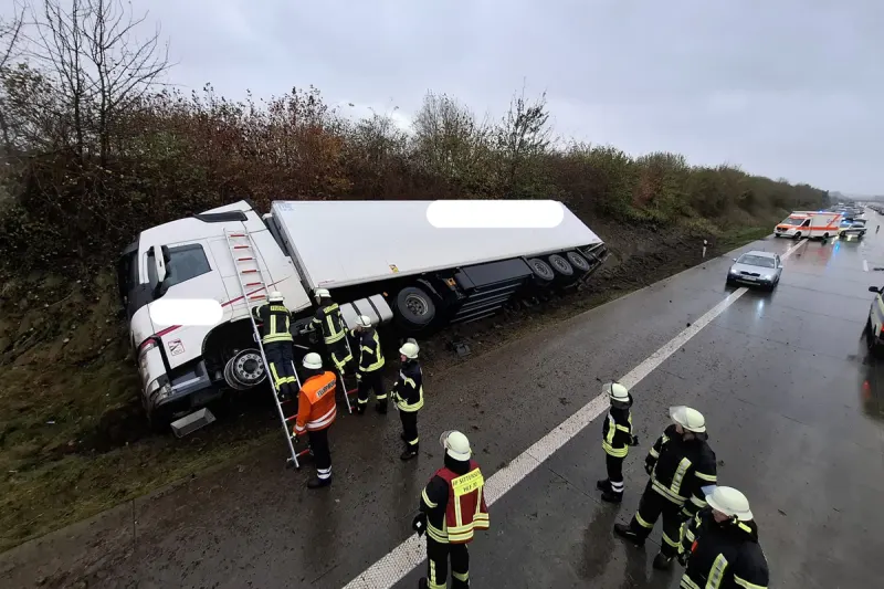 A1 Sittensen NI – Drei Verletzte nach Unfall von Lkw und Pkw