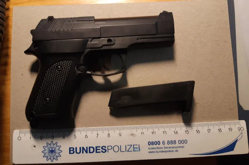 Köln – Mit Waffe in S-Bahn unterwegs