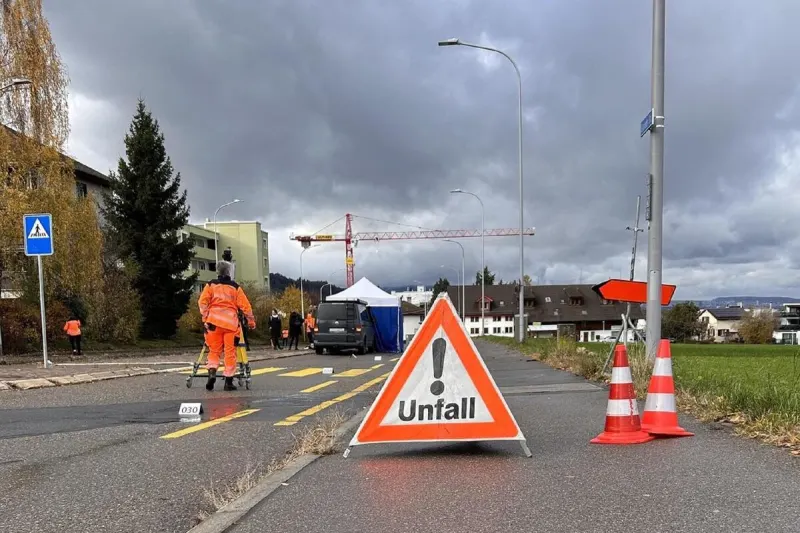 Horgen ZH - Einsiedlerstrasse nach tödlichem Unfall gesperrt 