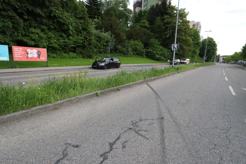 St. Gallen - Kontrolle über Fahrzeug verloren und verunfallt