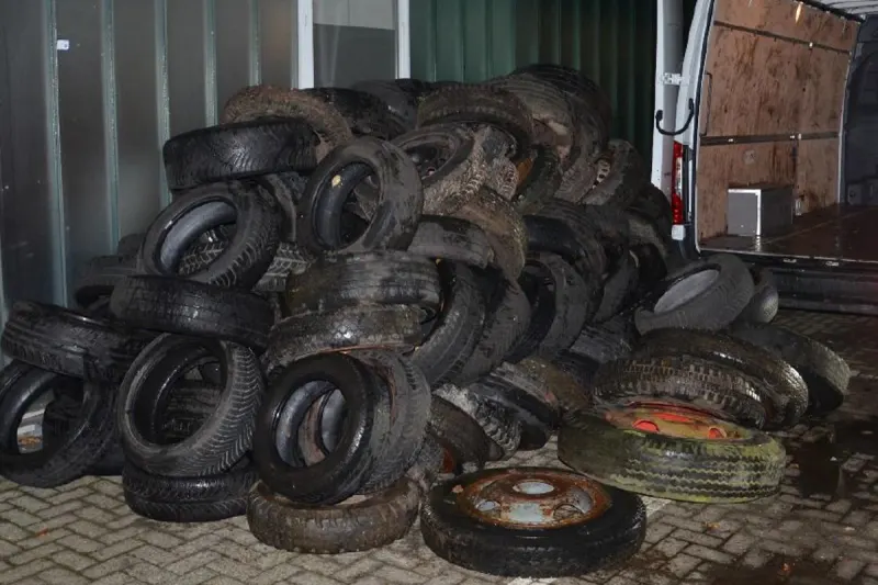 Hilter a.T.W. NI – Zeuge verhindert illegale Altreifenentsorgung auf Feldweg