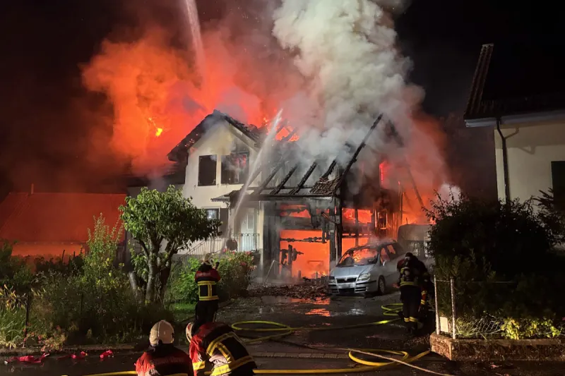 Brand in Uezwil AG – Haus durch Feuer zerstört