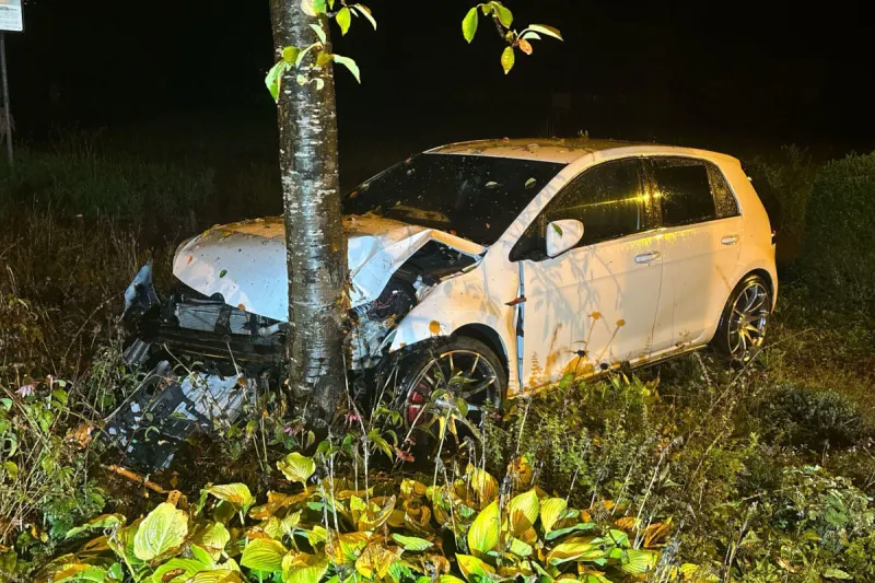 Unfall in Grenchen SO – Alkoholisierter Lenker prallt gegen Baum