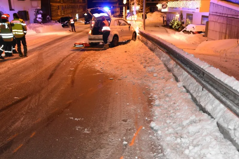 Klosters GR - 25-Jährige verliert Kontrolle über Fiat 500
