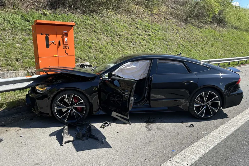 Scherz AG – Sportwagen prallt in Leitplanke auf A3
